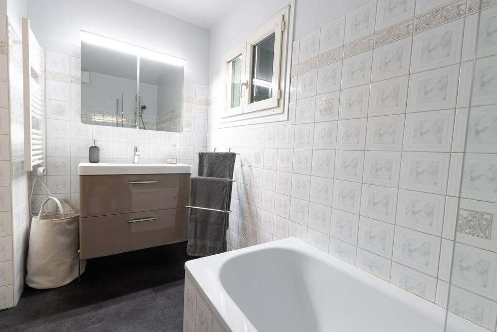 Cocooning Au Coeur De La Cite Imperiale Apartment Аячо Екстериор снимка